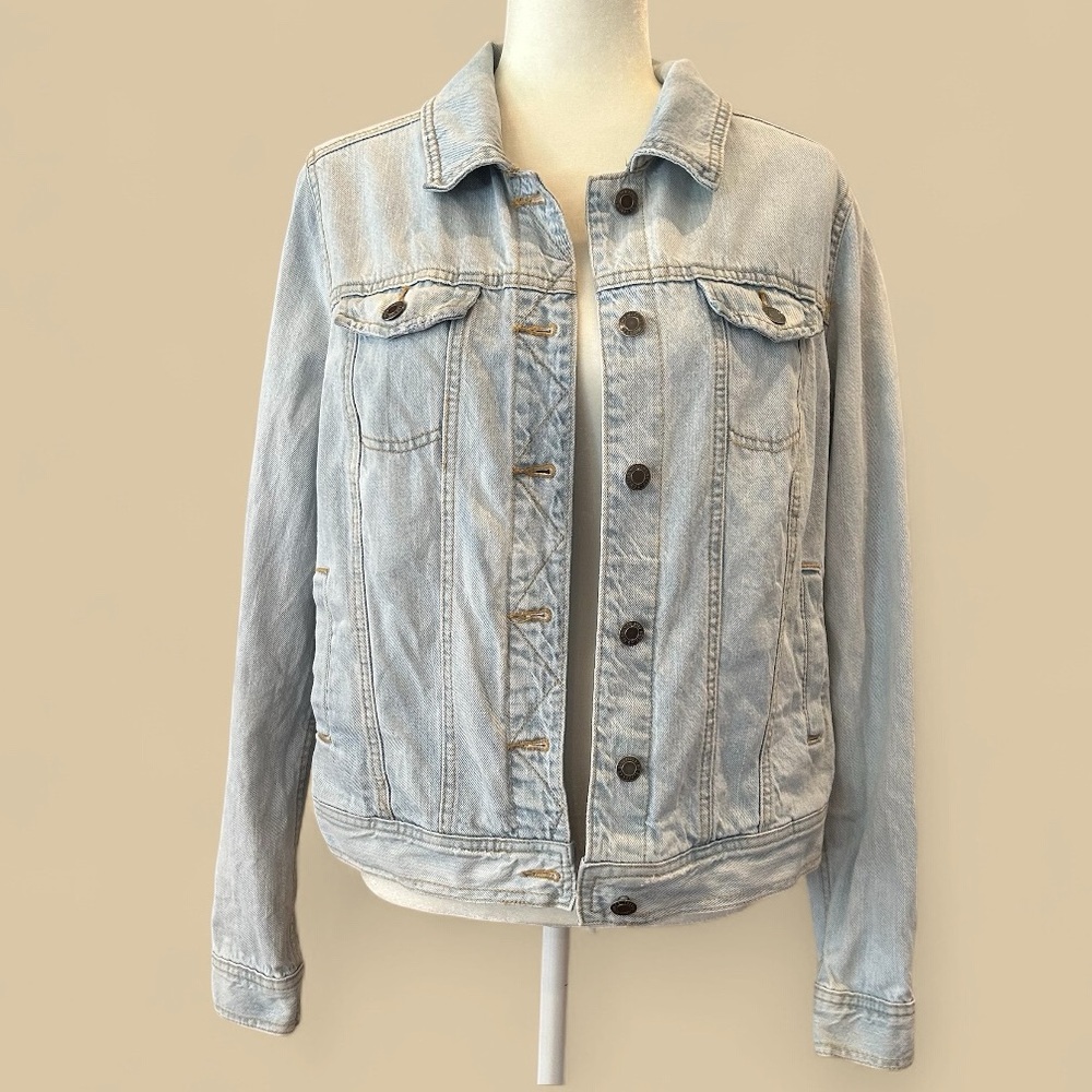 Mossimo Light Wash Denim Jacket EUC - Picture 2 of 8